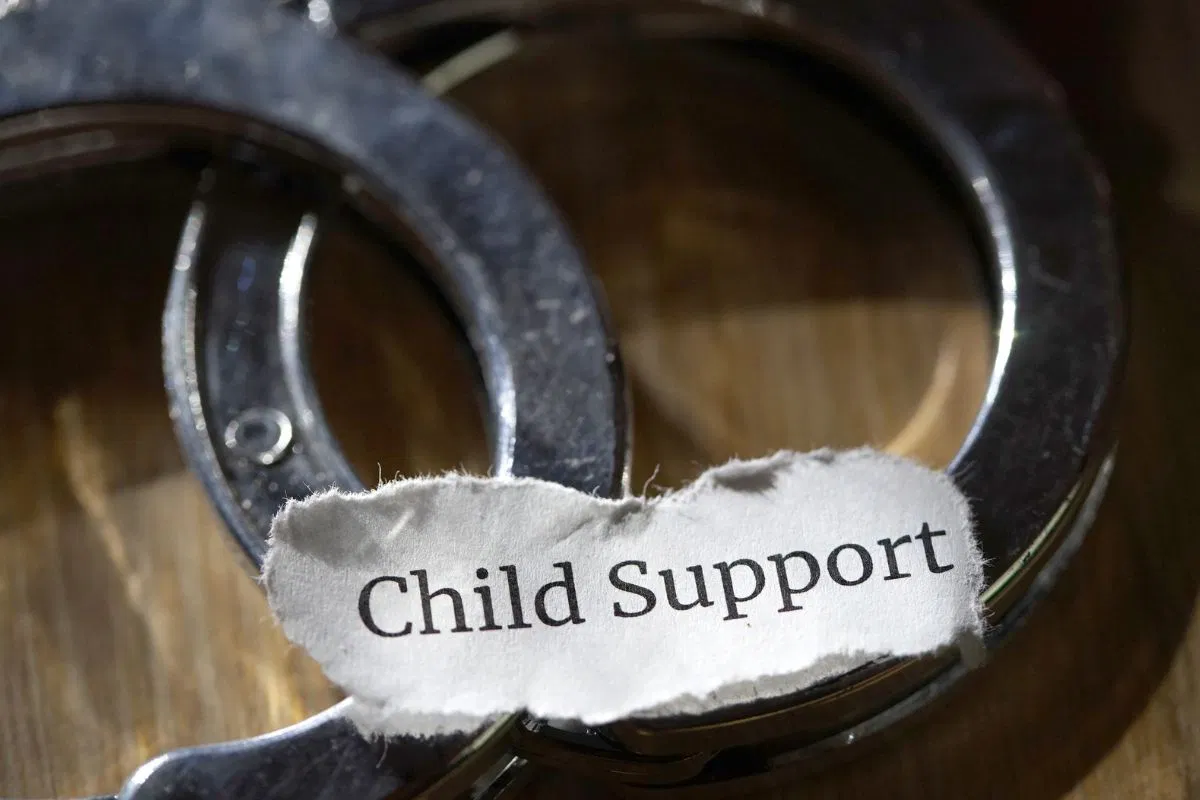 A photo warning parents about child support fraud.