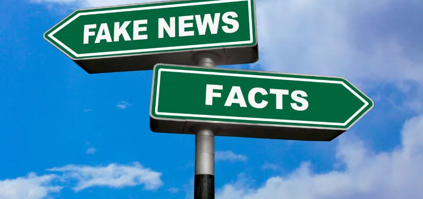 Street signs with the words Fake News on the arrow sign pointing left and the word Facts on the arrow sign pointing right